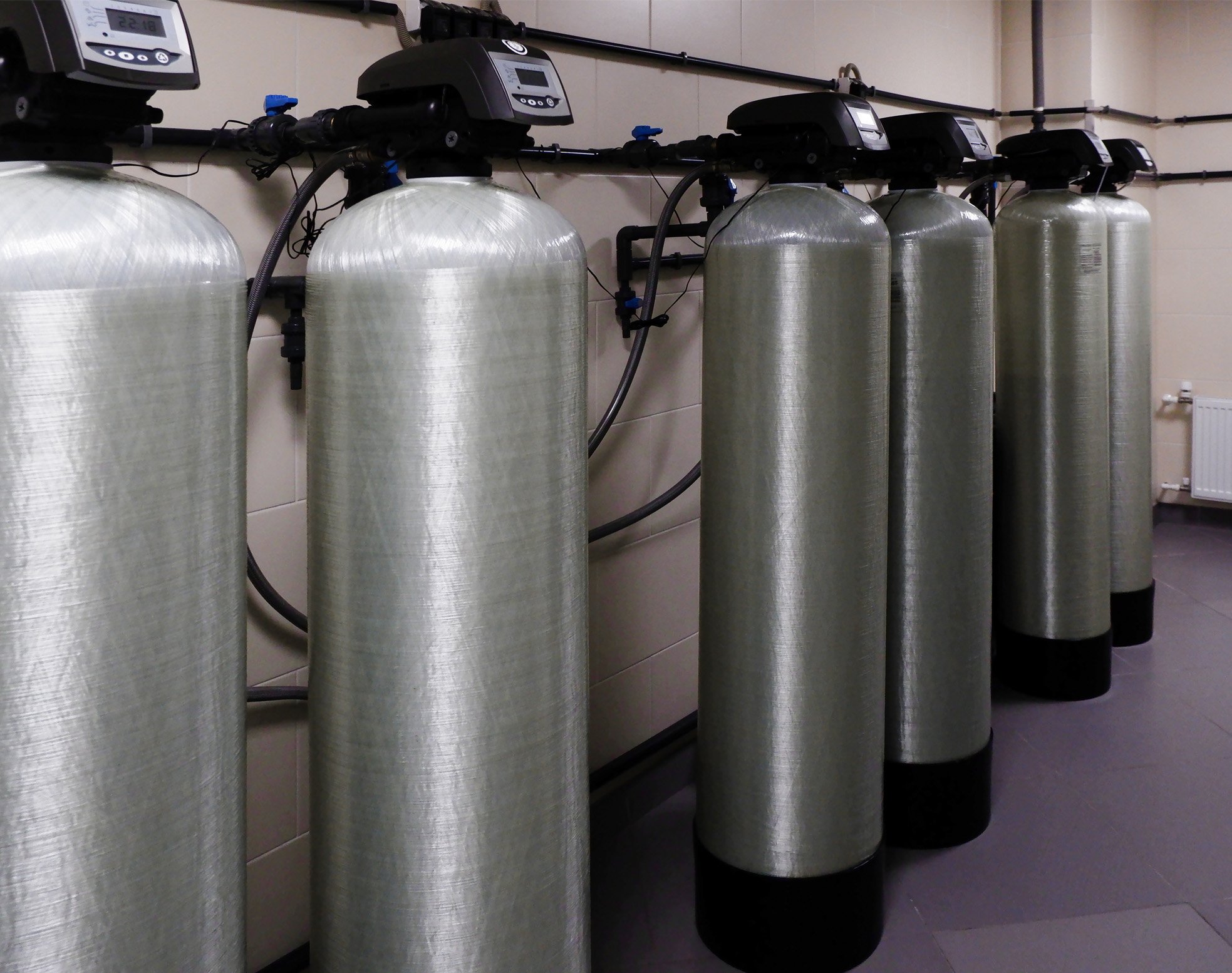 This is What You Need to Know About Tank Water Heaters vs. Tankless